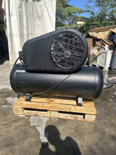 COMPRESSEUR NUAIR 270 L.t 11BAR