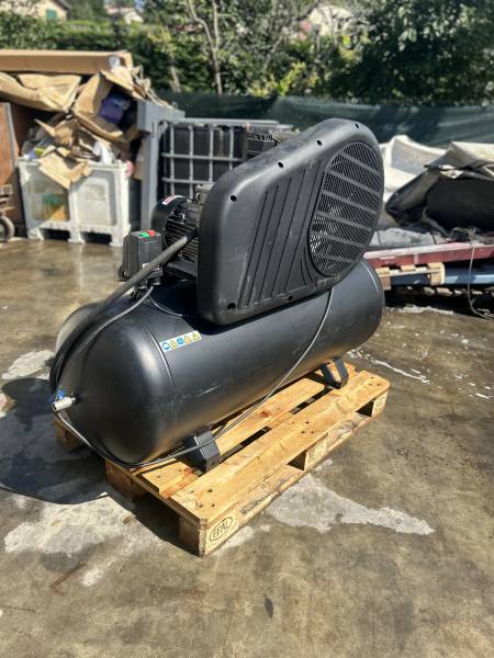 COMPRESSEUR NUAIR 270 L.t 11BAR